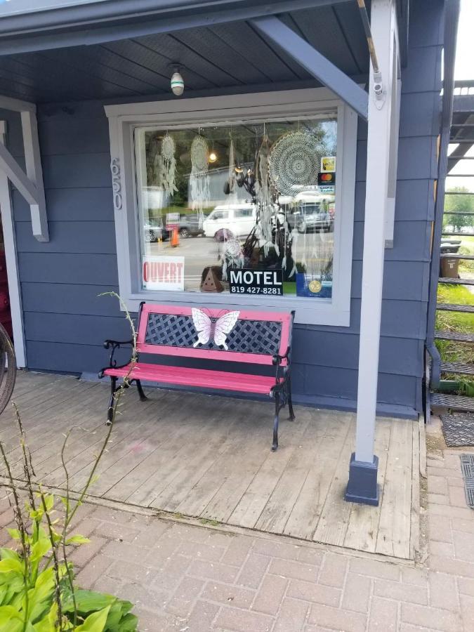 Motel Shantik Монтебело Екстериор снимка